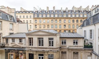 Showroom on Rue du Faubourg Saint-Honoré - Image 5