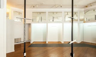 Greenery Covered Store in Beverly Hills - Image 6