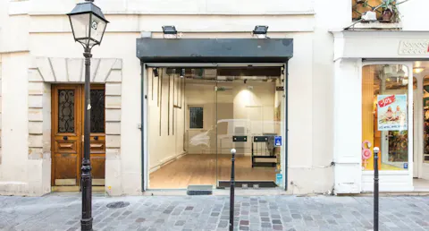Pop-up store on Rue Ferdinand Duval - Image 0