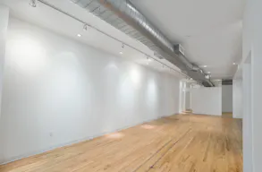 Prime Pop-Up Store in Vibrant Soho - Image 0