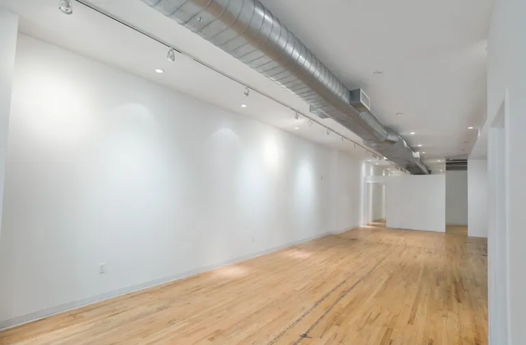 Prime Pop-Up Store in Vibrant Soho - Image 2