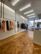 Beautiful pop-up store on Rue Papillon - Image 0