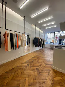 Beautiful pop-up store on Rue Papillon - Image 0