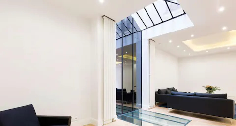 Beautiful Gallery in Le Marais - Image 0
