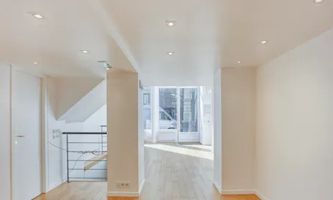 Luminous store in Etienne Marcel - Image 0