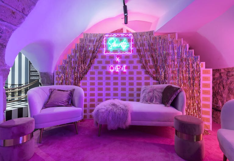 Pop-up store on Rue Ferdinand Duval - Image 3