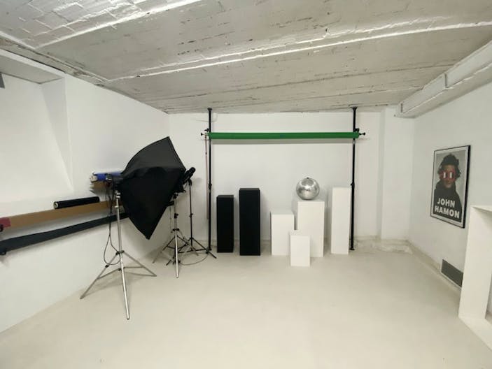 Gallery and photographic studio paris 9th. - Image 1