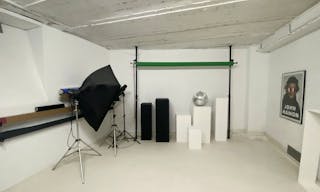 Gallery and photographic studio paris 9th. - Image 1