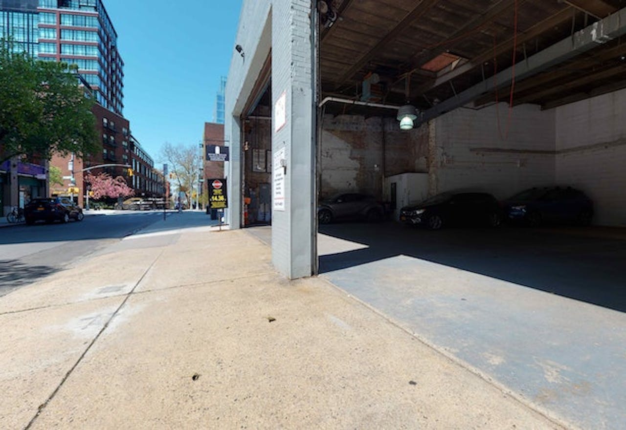 139 Charles Street, Garage - Image 0