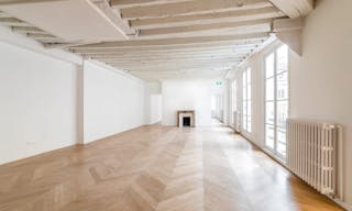 Showroom on Rue du Faubourg Saint-Honoré - Image 1