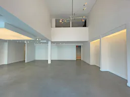 Beautiful 3-Story Space on Melrose - Image 0