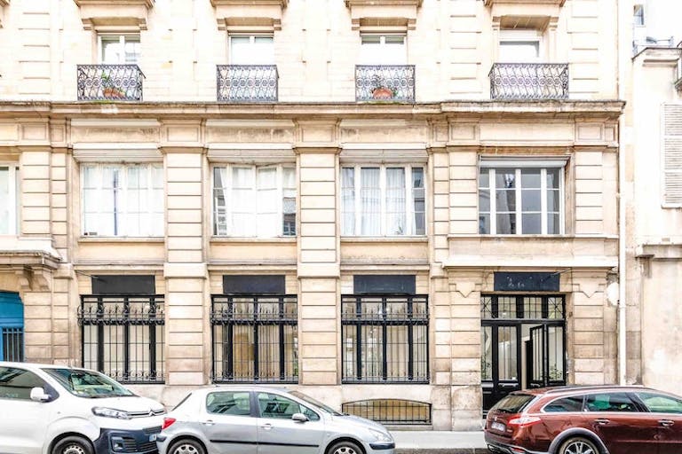 Large Fashion Showroom Rue des Minimes - Image 0