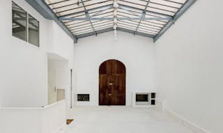 Showroom on Rue des Filles Du Calvaire - Image 3