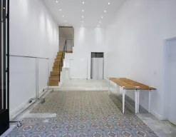 Chic pop-up space on rue de Turenne - Image 1
