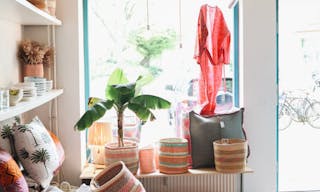 Shared space with well-known brand - Image 6