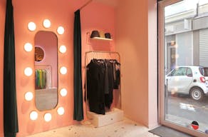 Charming store in Le Marais - Image 3