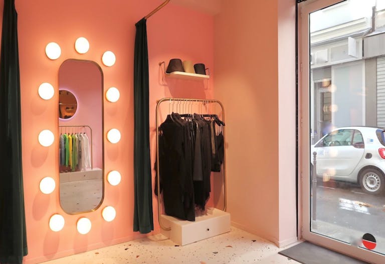 Charming store in Le Marais - Image 3