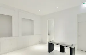 Showroom Opera - Image 2