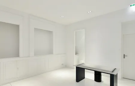 Showroom Opera - Image 0