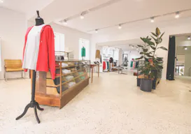 Rue de Turenne Corner Store - Image 3