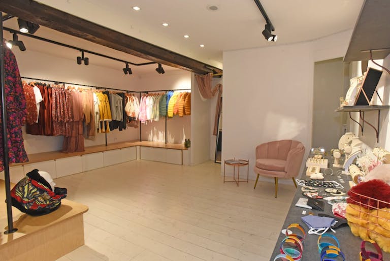 Pop-up space in Saint-Germain-des-Prés - Image 1