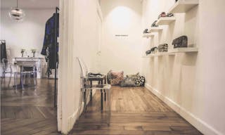 Place des Vosges Fashion Showroom - Image 5