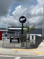Giant Containers Miami - Image 0