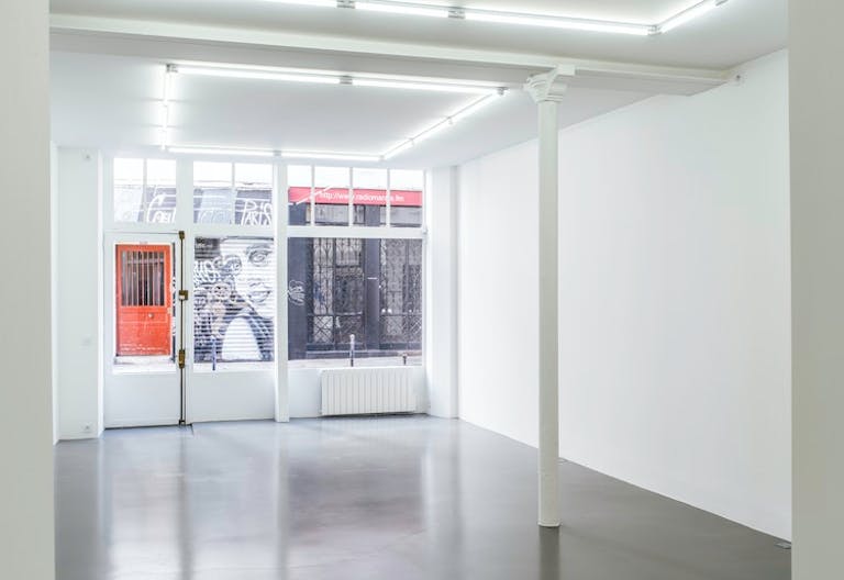 POP UP SPACE IN LE MARAIS - Image 1