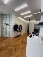 Beautiful pop-up store on Rue Papillon - Image 5