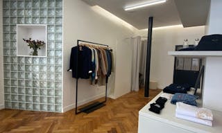 Beautiful pop-up store on Rue Papillon - Image 5