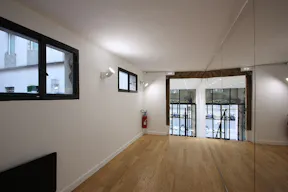 Chic pop-up space on rue de Turenne - Image 6