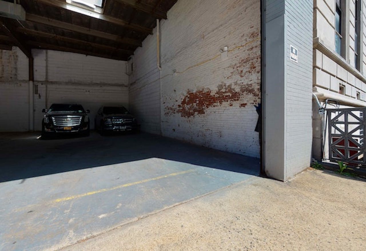 139 Charles Street, Garage - Image 2