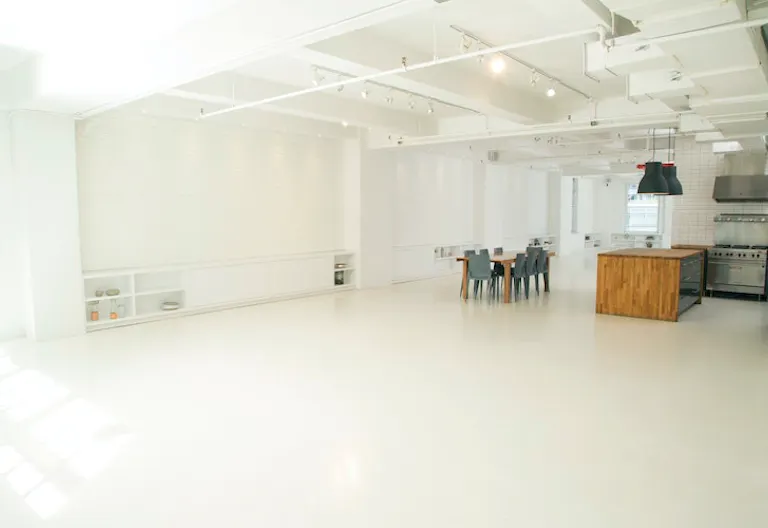 Studio 250 - Image 4