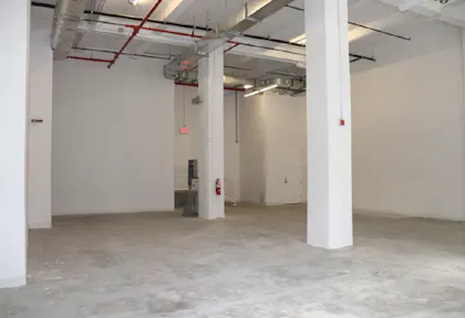 Large 3-Story Retail Space - Image 0