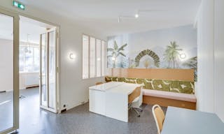 Beautiful Store on the canal saint Martin - Image 2