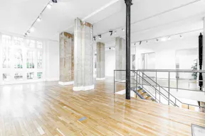 Large Fashion Showroom Rue des Minimes - Image 7