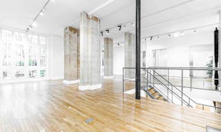 Large Fashion Showroom Rue des Minimes - Image 7