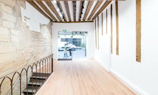 Pop-up store on Rue Ferdinand Duval - Image 7