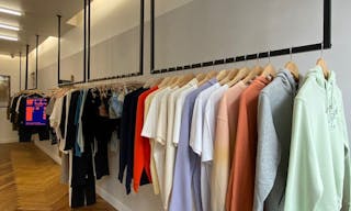 Beautiful pop-up store on Rue Papillon - Image 1