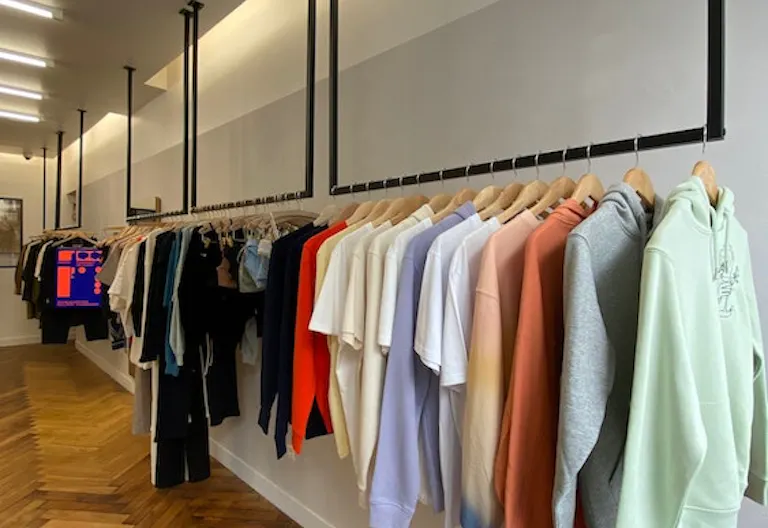 Beautiful pop-up store on Rue Papillon - Image 1