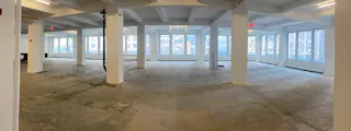 Large 3-Story Retail Space - Image 1