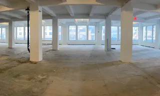 Large 3-Story Retail Space - Image 1