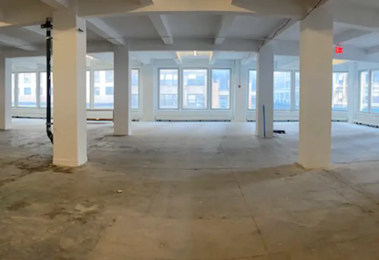 Large 3-Story Retail Space - Image 1