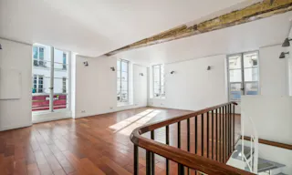 Corner space on Rue de Turenne - Image 4