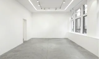 Large Showroom Rue Froissart - Image 11