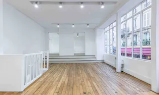 Rue de Turenne Corner Store - Image 5