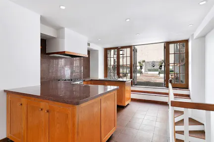 53 Wooster St upper triplex - Image 0