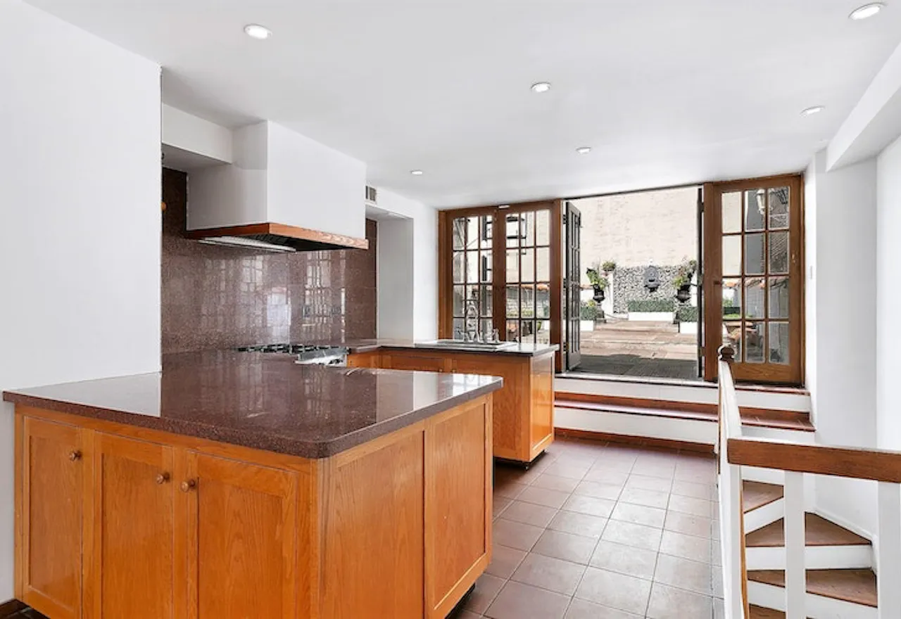 53 Wooster St upper triplex - Image 1