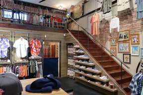 Iconic Retail Pop-Up on Windward Ave - Image 0