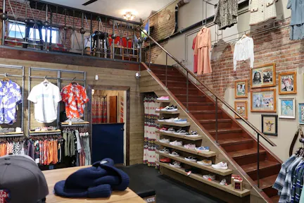 Iconic Retail Pop-Up on Windward Ave - Image 0